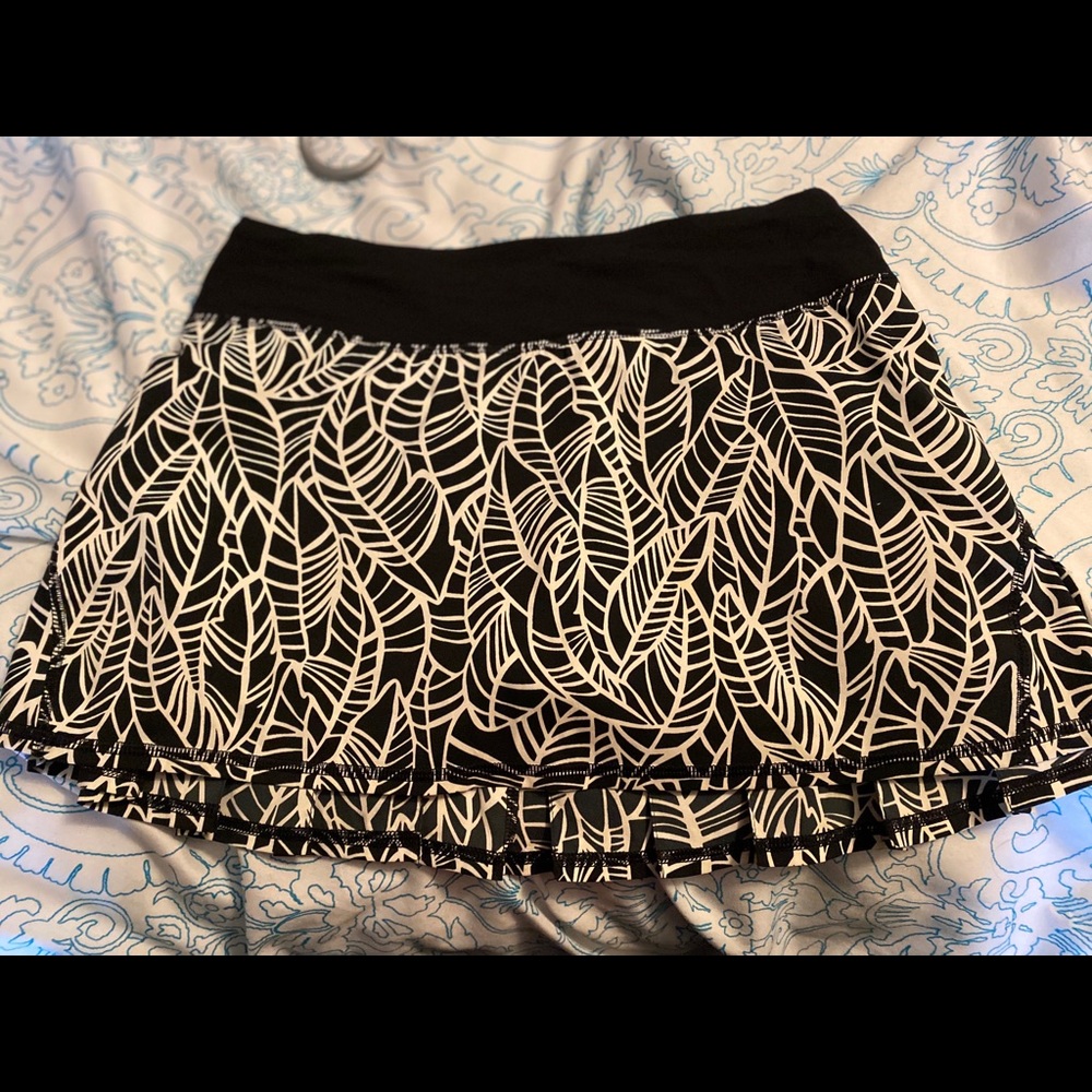 Lululemon Pacesetter size 4 EXCELLENT used shape